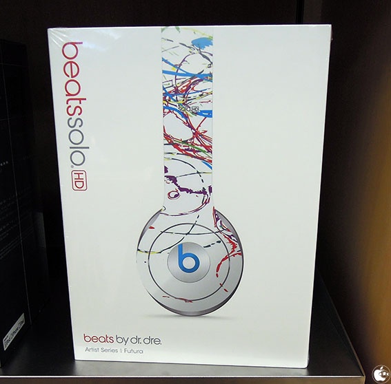 Apple Store限定、FuturaデザインによるBeats Electronicsのヘッドフォン「Beats by Dr. Dre Solo HD Artist Futura」を販売開始