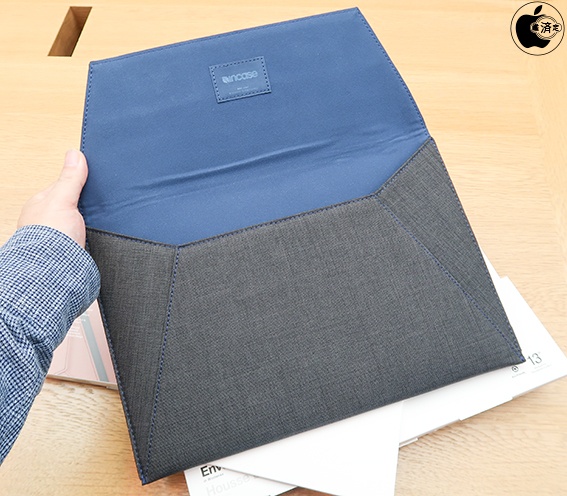 incase envelope sleeve