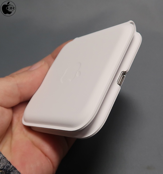AppleのiPhone 12シリーズとApple Watchを充電可能な「MagSafeデュアル充電パッド」を試す | iPhone