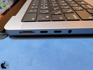 MacBook Pro (14-inch, 2021)：左ポート