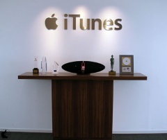 iTunes 株式会社