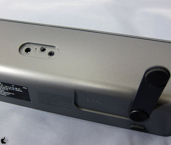 SDI TechnologiesのSRS WOW技術を採用し、10時間充電可能なiPhone/iPodスピーカー「iHome iP56」を試す