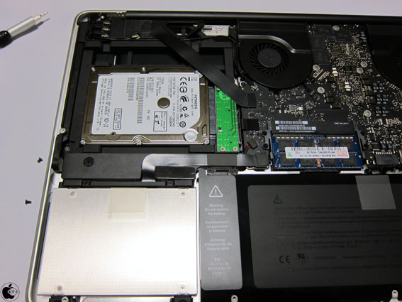 MacBook Proの光学ドライブをHDドライブに換装する、秋葉館の「Macbay 