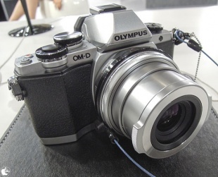 OLYMPUS OM-D E-M10