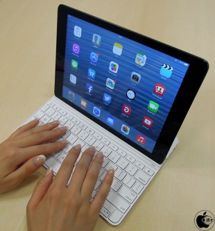 Logicool Ultrathin Magnetic clip-on keyboard cover for iPad Air