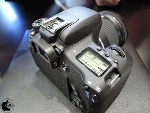 EOS 8000D