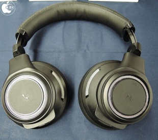 Plantronics BackBeat PRO