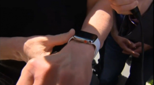 CNBC:Tim Cook CEOのApple Watch