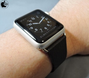 38mmシルバーアルミニウムケースとブラッククラシックバックル