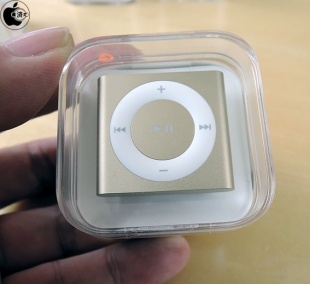 iPod Shuffle (4th generation, 2015) Gold