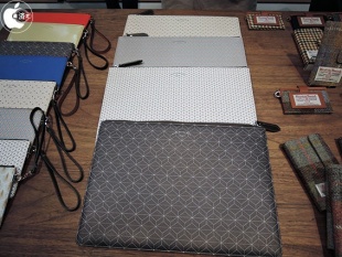 invite.L Document Clutch