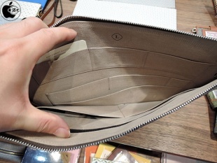 invite.L Document Clutch