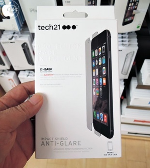 Tech21 Impact Shield アンチグレアスクリーンプロテクター for iPhone 6 and iPhone 6s