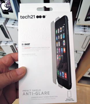 Tech21 Impact Shield アンチグレアスクリーンプロテクター for iPhone 6 Plus and iPhone 6s Plus