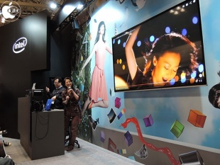 Adobe：小比類巻かほるさん