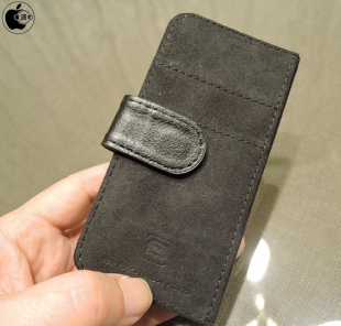 Snugg iPhone 5/5s Flip Case