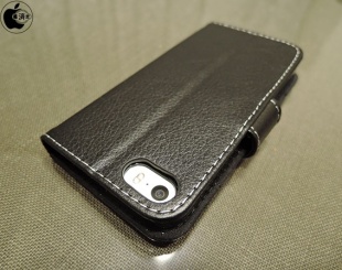 Snugg iPhone 5/5s Flip Case