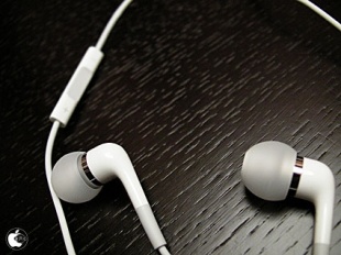 Apple In-Ear Headphones with Remote and Mic