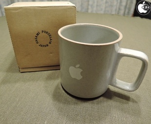 HASAMI PORCELAIN製Appleロゴ入りマグカップ