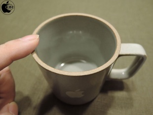 HASAMI PORCELAIN製Appleロゴ入りマグカップ