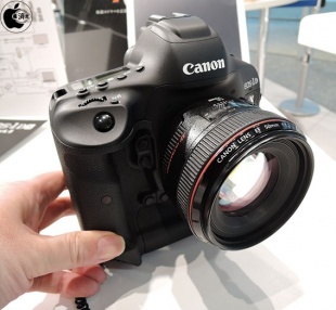 EOS-1D X Mark II