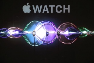 Apple Watch Window featuring Siri