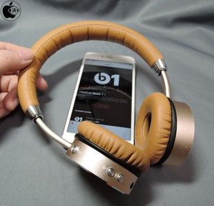 Satechi Aluminum Wireless Headphones