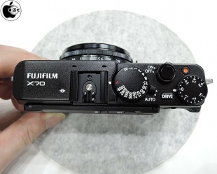 FUJIFILM X70