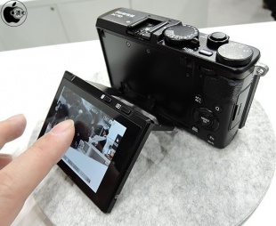 FUJIFILM X70