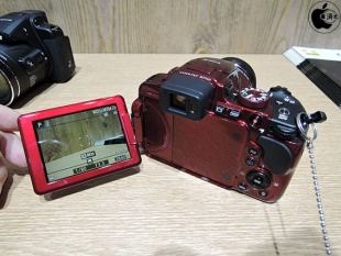 COOLPIX B700