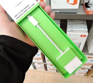 Belkin USB-C to VGAアダプタ