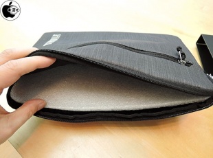 Thule Stravan Sleeve for MacBook Air