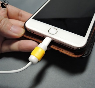 iPhone用Lightningケーブル保護カバー2P