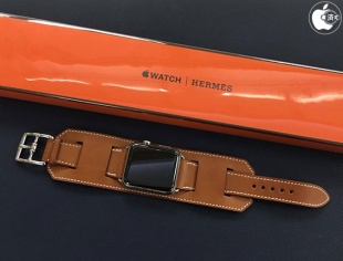Apple Watch Hermès カフ ヴォー・バレニア(フォーヴ)レザーストラップ