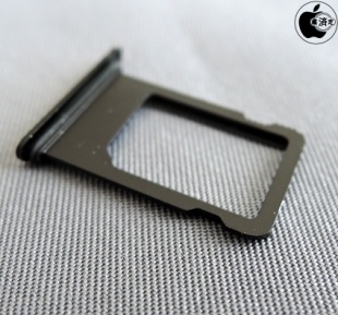 iPhone 7 nano-SIM カードトレイ