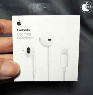 EarPods with Lightning Connector