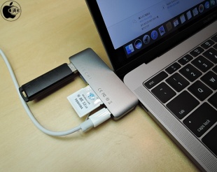 Satechi Type-C USB3.0 3in1 コンボハブ (Type-C 充電ポート付き)