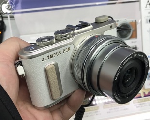 OLYMPUS PEN E-PL8