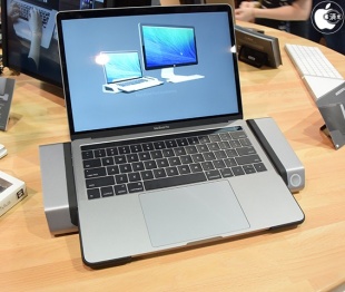 Horizontal Dock for the MacBook Pro (2016)