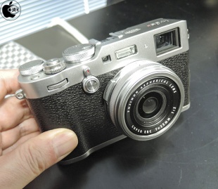 FUJIFILM X100F
