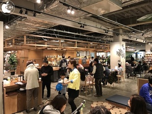 スターバックス 草叢BOOKS 新守山店