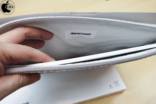 Incase Slim Sleeve with Diamond Ripstop for MacBook