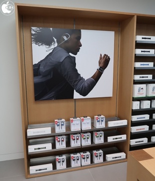 Apple Retail Store Feature Bay