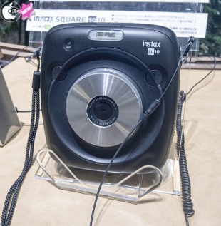 instax SQUARE SQ10