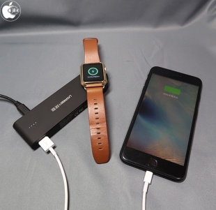 Ugreen Wireless Power Bank Charger with USB Charging for Apple Watch