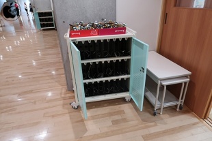 可動式iPad収納ラック