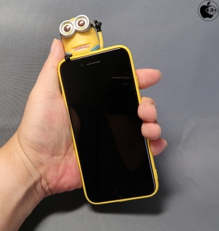 ミニオンのフィギュア付きiPhone用シリコンケース