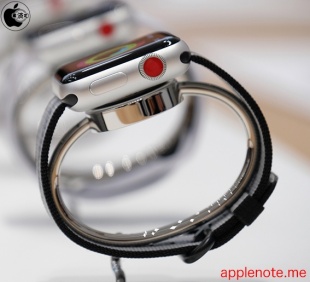 Apple Watch シルバーアルミニウムケースとブラック（チェッカー）ウーブンナイロンとの組み合わせ