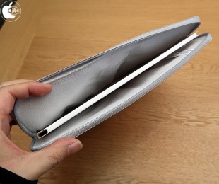 Incase Slim Sleeve with Honeycomb Ripstop for MacBook