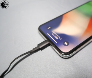 urBeats3イヤフォン(Lightningコネクタ付き)